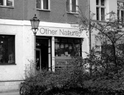berlin-kreuzberg-61--other-nature-der-alternative-sexladen_28177180777_o